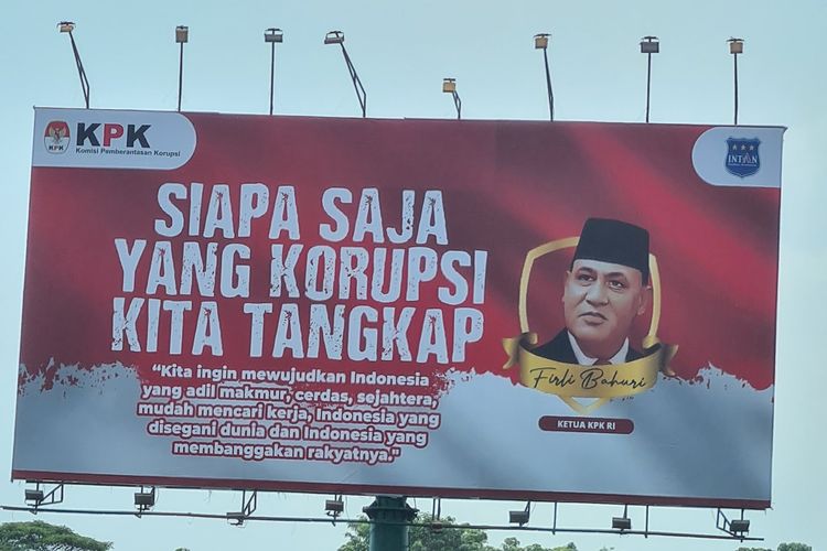 perbedaan baliho dan spandung